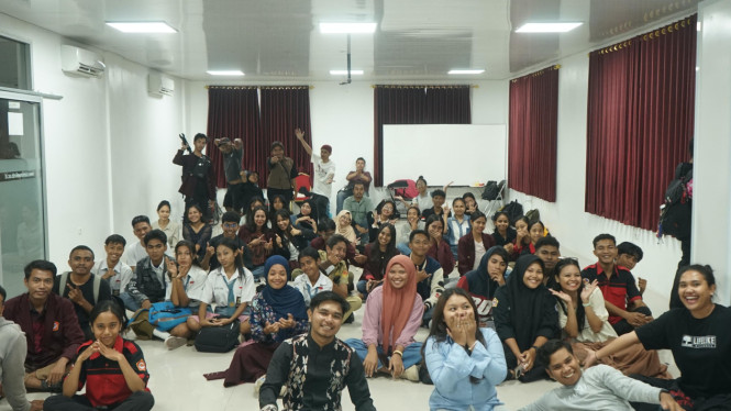 Bioskop Pasiar Sentuh Hati Penonton di STIKOM Uyelindo Kupang