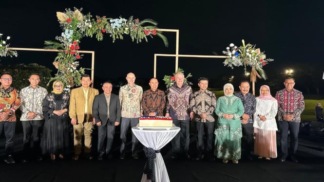 Wagub Johni Asadoma (ujung kiri) Hadiri Perayaan 249 Tahun Kemerdekaan Amerika Serikat di Surabaya, Selasa, 17 Juni 2025 malam.