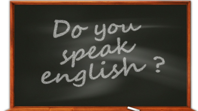 Papan tulis pelajaran Bahasa Inggris.