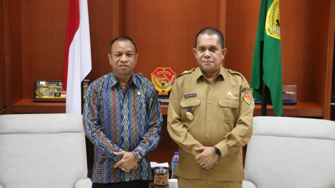 Gubernur Nusa Tenggara Timur (NTT), Emanuel Melkiades Laka Lena, menerima kunjungan dari Menteri Perdagangan dan Industri Timor Leste, Nino Pereira, Senin, 30 Juni 2025.