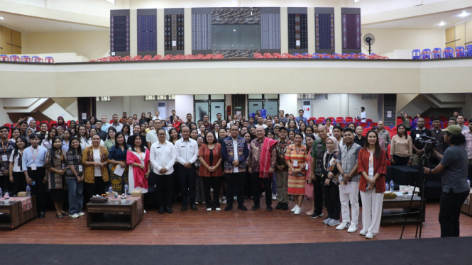 Gubernur NTT, Melki Laka Lena, menghadiri acara Sosialisasi Beasiswa LPDP Tahap 2 Tahun 2025 yang berlangsung di Aula El Tari, Kupang, pada Rabu, 2 Juli 2025.