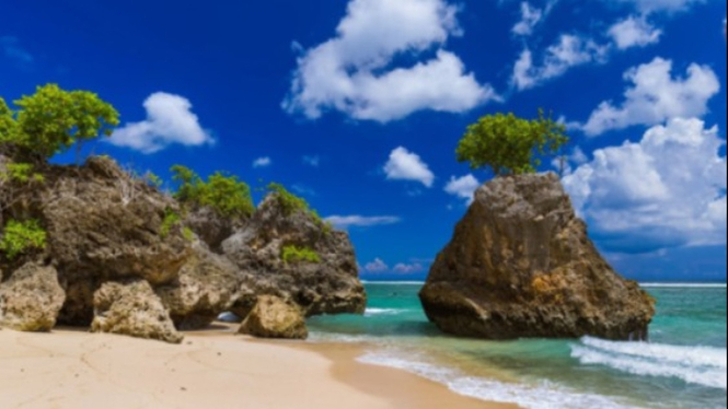 Pesona Tersembunyi Pantai Bingin