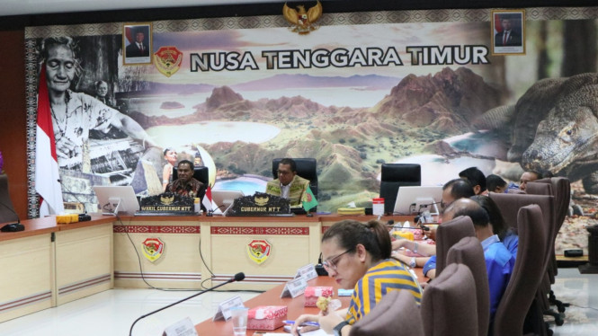 Gubernur Nusa Tenggara Timur (NTT), Emanuel Melkiades Laka Lena, memimpin rapat penting terkait pendanaan Green Climate Fund (GCF), Kamis, 10 Juli 2025.