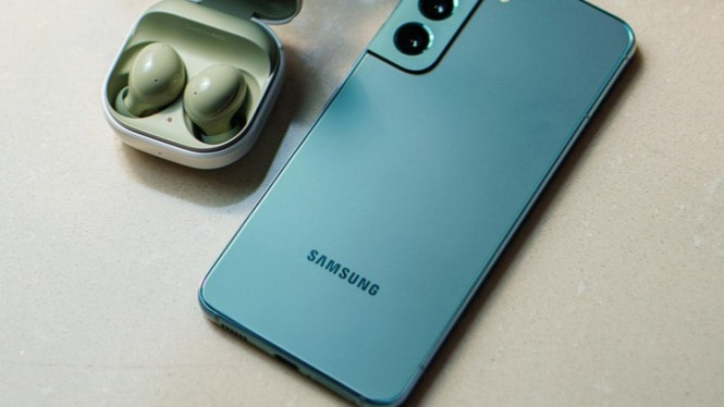 Samsung kembali memanaskan persaingan di pasar ponsel lipat