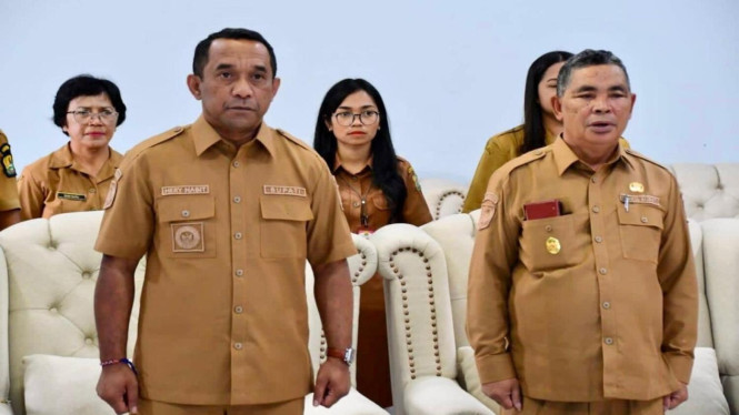 Bupati Manggarai Hery Nabit dan Wabup Fabianus Abu mengikuti secara daring peluncuran Koperasi Merah Putih oleh Presiden Prabowo.