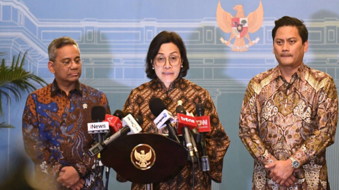 Menteri Keuangan (Menkeu) Sri Mulyani (tengah) di Kompleks Istana Kepresidenan, Selasa, 22 Juli 2025.