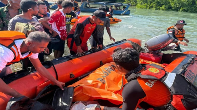 Tim SAR Gabungan berhasil menemukan Mansur Mitene dalam kondisi meninggal dunia setelah mencari ikan di Perairan Teluk Lembata (Tanjung Dulitukan).