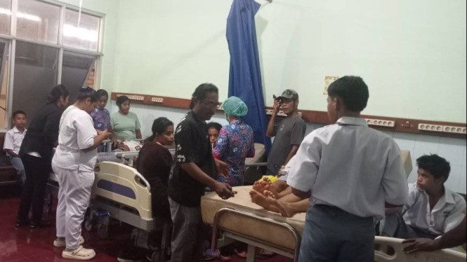 Siswa korban keracunan MBG dirawat di RS Karitas Tambolaka Sumba Barat Daya, Rabu, 23 Juli 2025.
