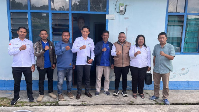 Komisioner Bawaslu Manggarai berkunjung ke Kantor DPC Partai Demokrat.