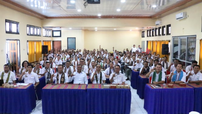 Wakil Gubernur NTT, Johni Asadoma, memfasilitasi Focus Group Discussion (FGD) bertema Pendidikan Menengah Berbasis Teknologi Informasi Digital Inklusif.