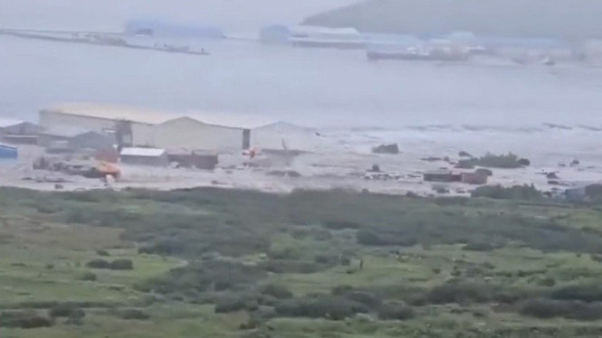 Gelombang Tsunami di wilayah pesisir Timur Jauh Rusia imbas gempa Kamchatka.
