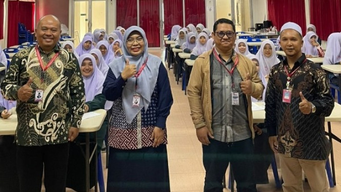Dosen dan mitra pengabdian Prodi Magister PBA UNJ