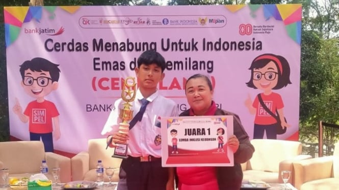 Agnes Dyah Trihutaminingsih (kanan)