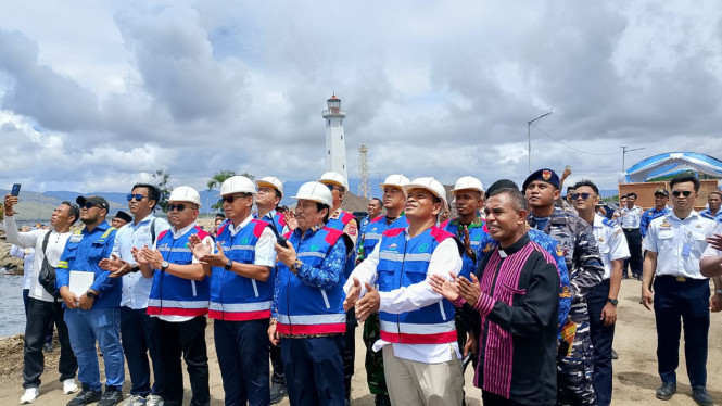 Pemancangan tiang pertama Replacement Fasilitas Pelabuhan Laut Maropokot