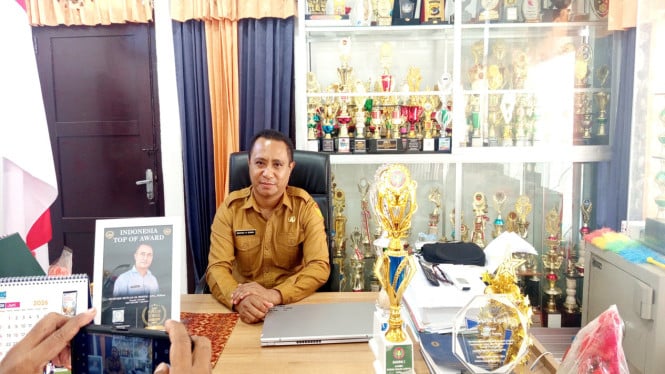 Kepala SMA Negeri 7 Kota Kupang, Wemvrid Metusalak Boimau