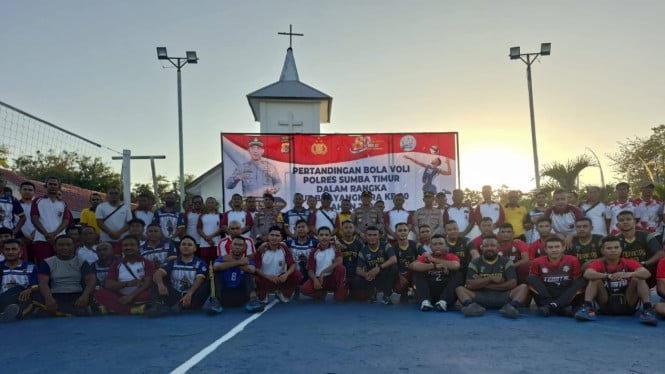 Kapolres Sumba Timur AKBP Gede Harimbawa membuka Kapolres Cup 2026  memeriahkan Hari Bhayangkara ke-80