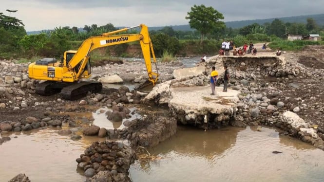 Proses perbaikan crossway Wae Musur