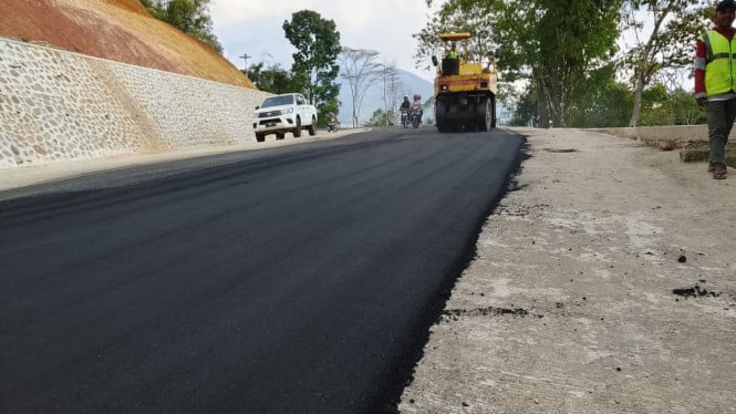 Perbaikan kerusakan jalan Km 5 jalur Ruteng-Reo