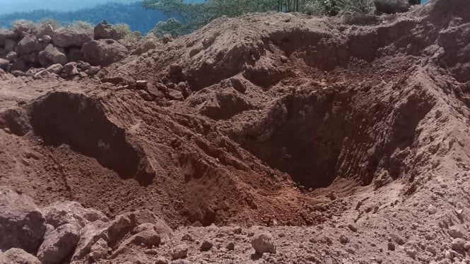 Galian cadas di Golo Watu Pasat Lamba Leda Selatan jadi material proyek jalan belasan miliar