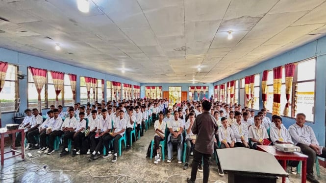 Bawaslu Manggarai gelar sosialisasi  demokrasi di SMK Santu Aloysius Ruteng