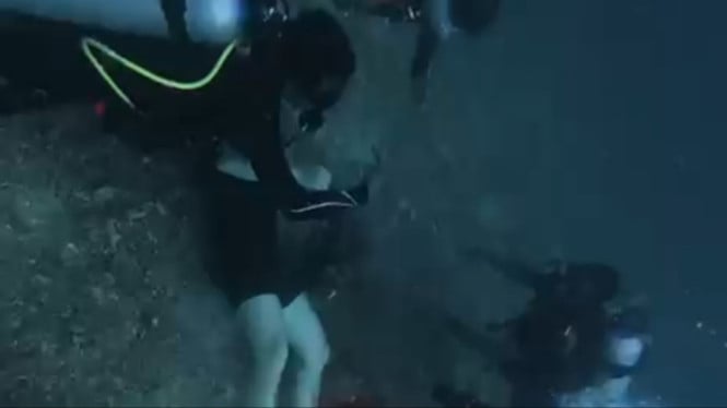Detik-detik tim SAR temukan 2 WNA China tewas tenggelam saat snorkeling di Pulau Kelor