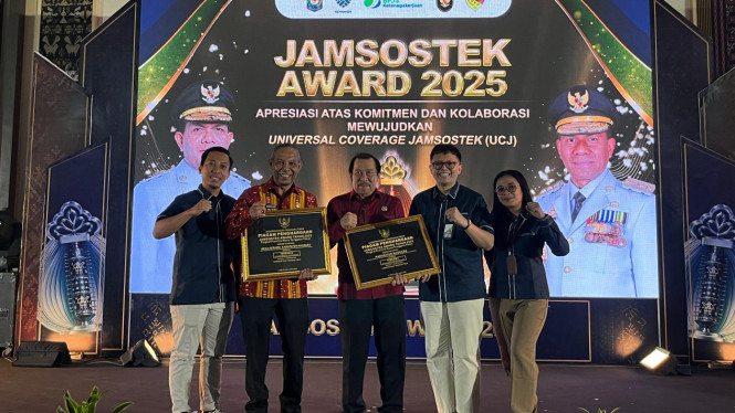 Pemkab Nagekeo meraih dua penghargaan Jamsostek Award Tingkat Provinsi NTT