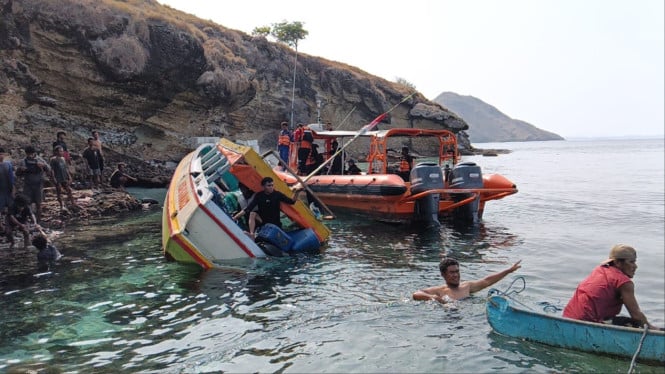 Kapal nelayan tabrak karang di Siaba Kecil, enam nelayan selamat
