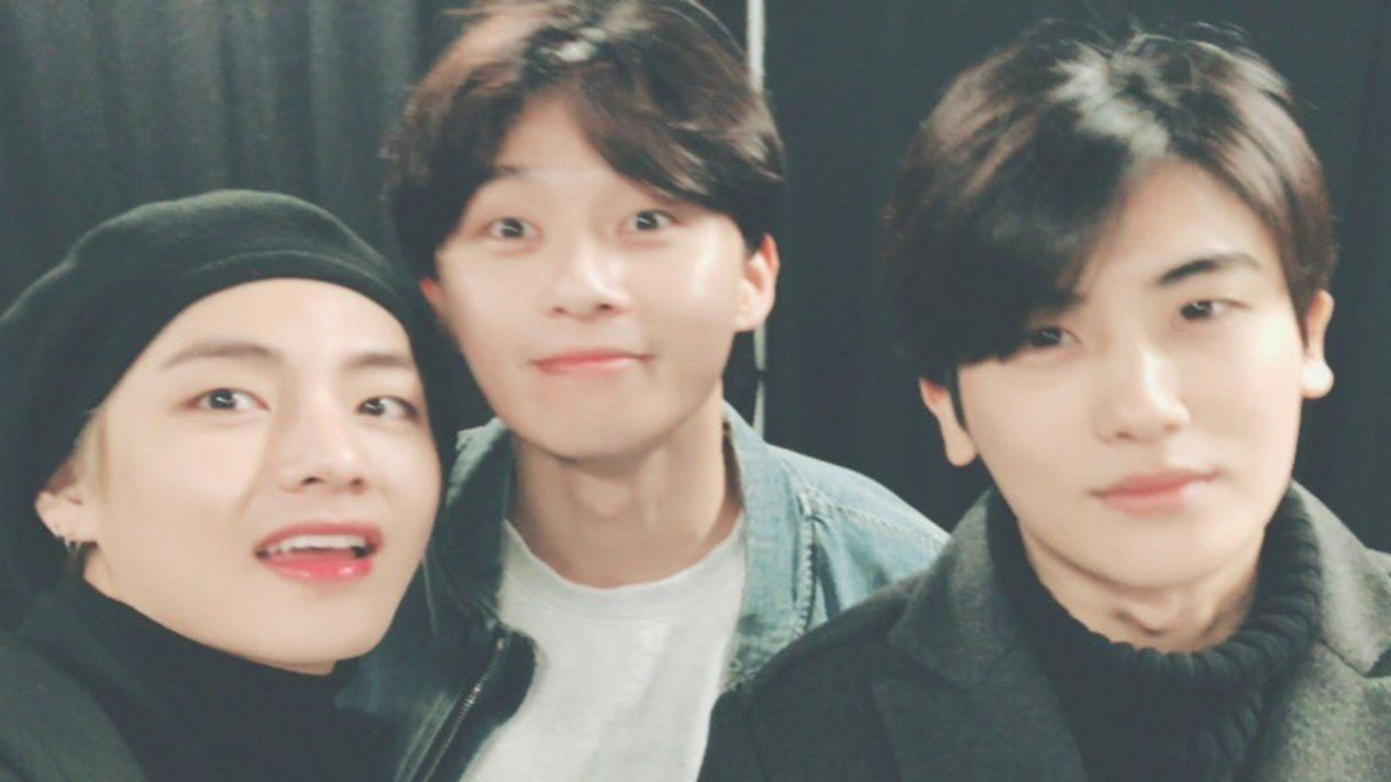 V BTS dan Park Hyung Sik