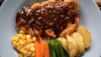 Resep Steak Ayam Saus Creamy Lada Hitam Praktis ala Rumahan