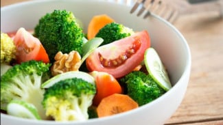 6 Sayuran yang Mengandung Protein Tinggi, Bayam, Brokoli dan Asparagus