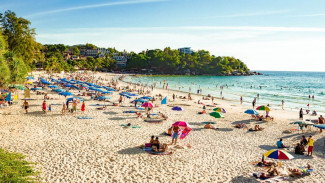 Menikmati Pesona Pantai Kata di Phuket, Indahnya Bikin Tak Mau Pulang