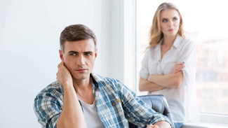 4 Zodiak yang Cenderung Membuat Kesalahan Kikuk dan Canggung