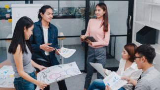 6 Tanda Kamu Adalah Orang yang Pandai Mencairkan Suasana