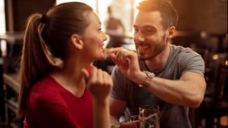 5 Tanda Kamu dan Pasangan Mulai Kehilangan Quality Time