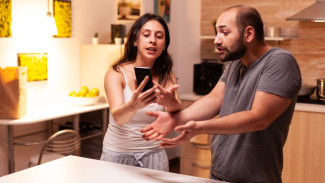 5 Cara Terbaik Menghadapi Pacar Yang Suka Ngambekan. Sesekali Coba Lebih Tegas!