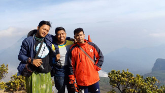 Menggapai Puncak Gunung Gede, Potongan “Surga” di Tanah Pasundan