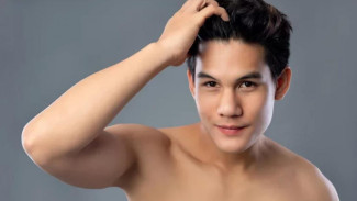 7 Tips Menjaga Kesehatan Rambut Bagi Pria, Bikin Ganteng Maksimal!