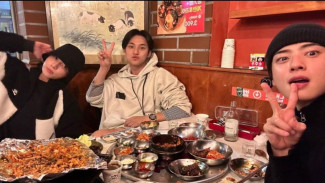 Jungkook dan Cha Eun Woo Diminta Identitas Sebelum Memesan Alkohol