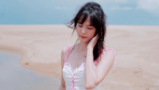 Potret Aktris Thailand Patty Angsumalin Liburan di Laut Hua Hin Tuai Pujian