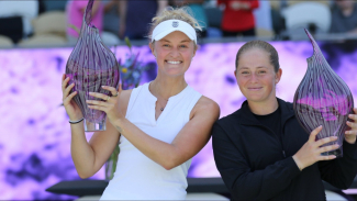 Erin Routliffe & Jelena Ostapenko juara ganda Charleston Open 2025 Erin Routliffe & Jelena Ostapenko juara ganda Charleston Open 2025