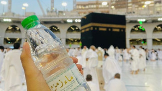 Keutamaan Air Zamzam Dibanding dengan Air Biasa
