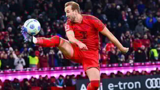 Reaksi Harry Kane Saat Memenangkan Piala Untuk Pertama Kalinya