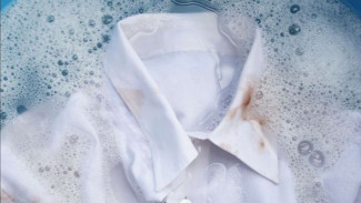 Cara Menghilangkan Noda di Baju Putih Kesayanganmu, Ampuh Banget!
