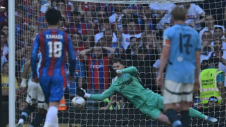 Mantan Bintang MU Bersinar, Sendirian Kalahkan Man City di Final Piala FA Hingga Lolos Dari Kartu Merah