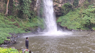 Video Trekking ke Curug Bugbrug di Bandung, Perjalananan Santai yang Menakjubkan
