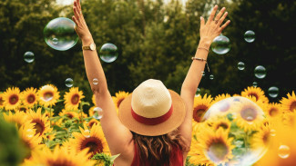 4 Tips Hidup Damai Tanpa Terlalu Memikirkan Omongan Orang Lain