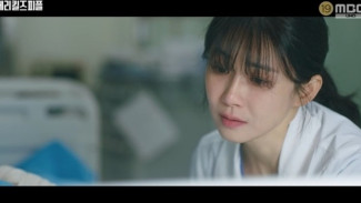 Lee Boyoung Khawatir Dengan Keadaan Kang Ki Young yang Kritis Dalam Episode Terbaru “Mary Kills People”