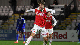 Mantan Bintang Arsenal Meninggal Karena Cedera Mengerikan di Lapangan