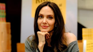5 Tips Kecantikan Ala Angelina Jolie yang Wajib Dicoba: Kulit Tetap Bercahaya di Usia 50