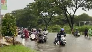 Kawasan Industri Kendal Dikepung Banjir Akibat Hujan Lebat dan Petir, Sebabkan Kemacetan dan Motor Mogok